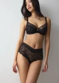 Majtki TRIUMPH Love in Lace Shorty 0004
